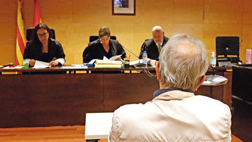 Durant 19 anys va cobrar la pensió del seu pare difunt