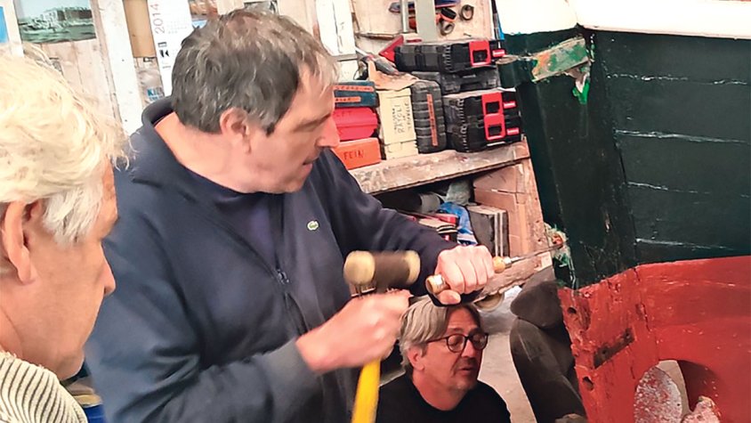 El taller per refer la flota tradicional, en marxa