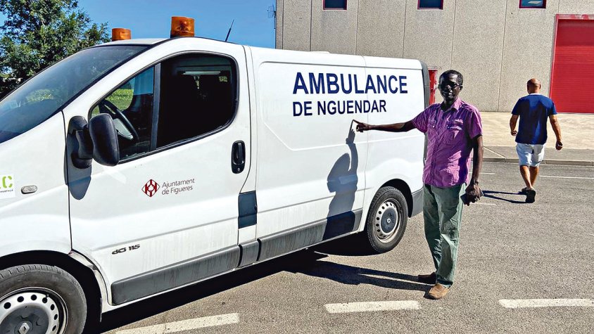 La Fundació Salut Empordà fa arribar una ambulància a Nguendar
