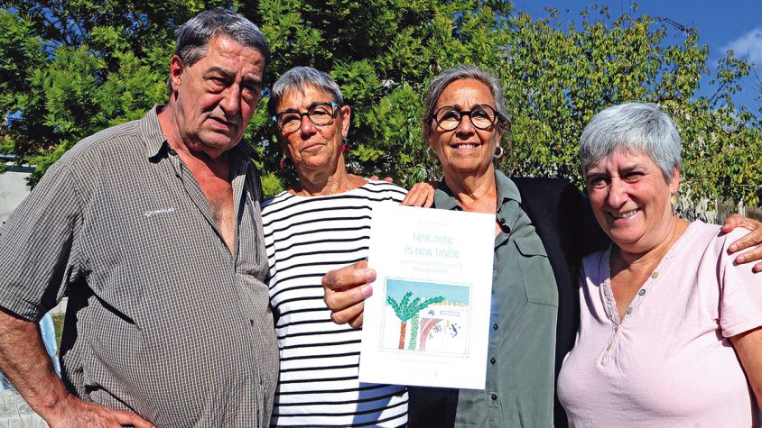 La història d’una família que ha acollit 19 infants, en un llibre