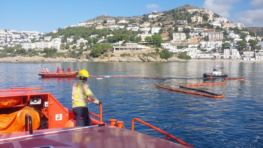 S'enfonsa un pesquer davant l'Almadrava