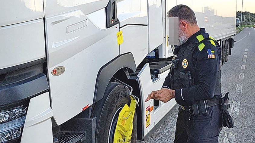 La Jonquera ha denunciat més de 2.600 tràilers per aparcar malament des del 2022