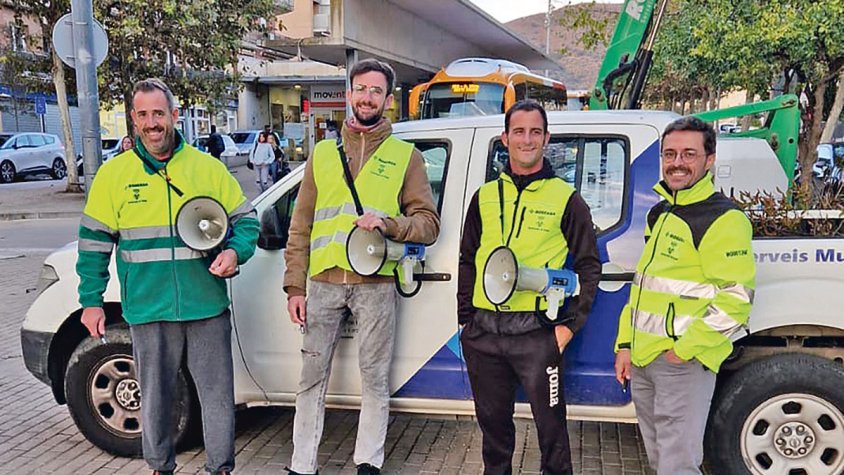 Roses foragita estornells amb altaveus i llums làser