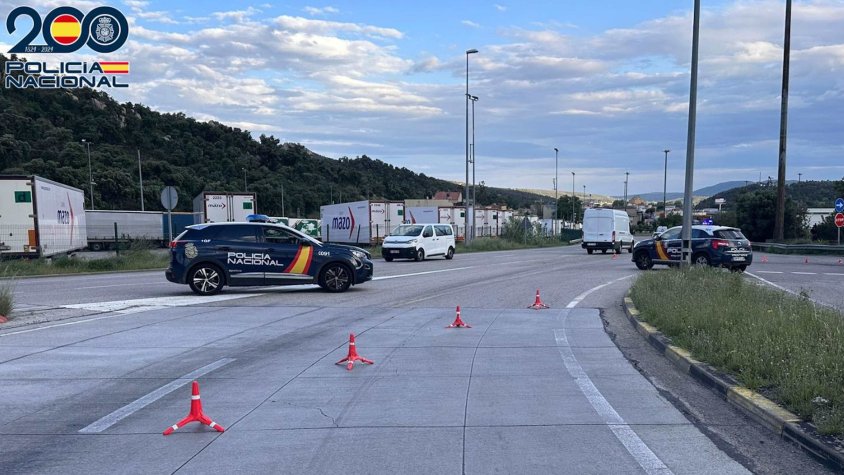 Detenen un conductor per intentar atropellar un agent de la Policia Nacional a la Jonquera
