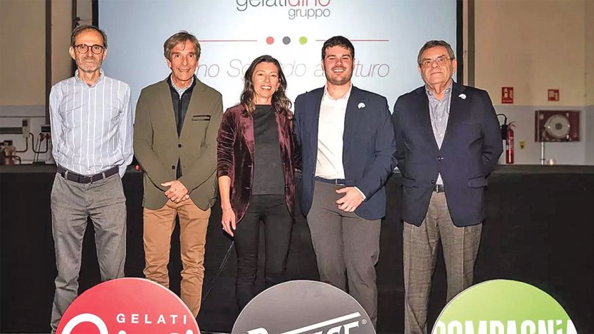 Gelati Dino escenifica el relleu generacional i mira cap al futur