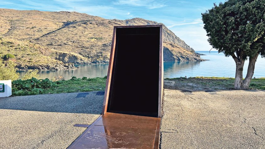 Faran millores al cementiri i al memorial Passatges