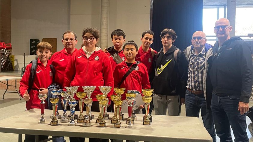 El Club d'Escacs Figueres rep una pluja de guardons