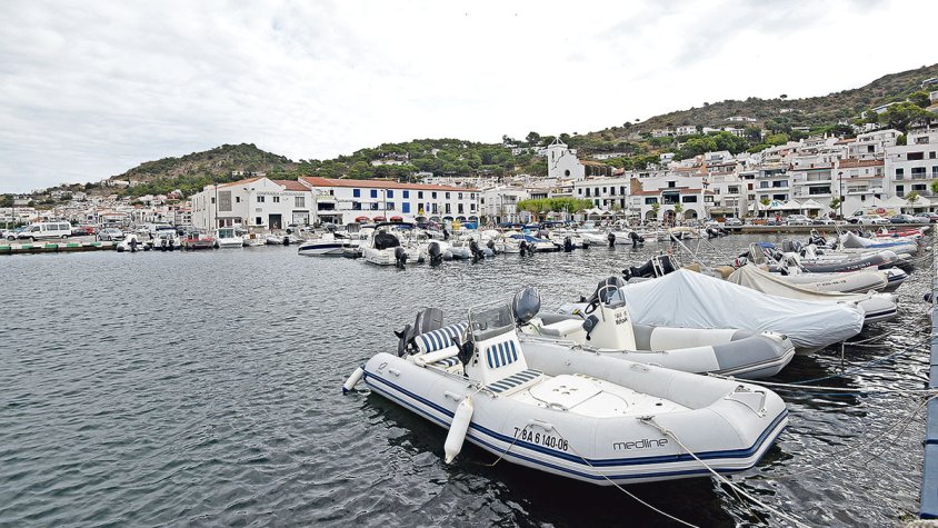 Critiquen que volen construir pisos en zona d’equipaments al Port de la Selva