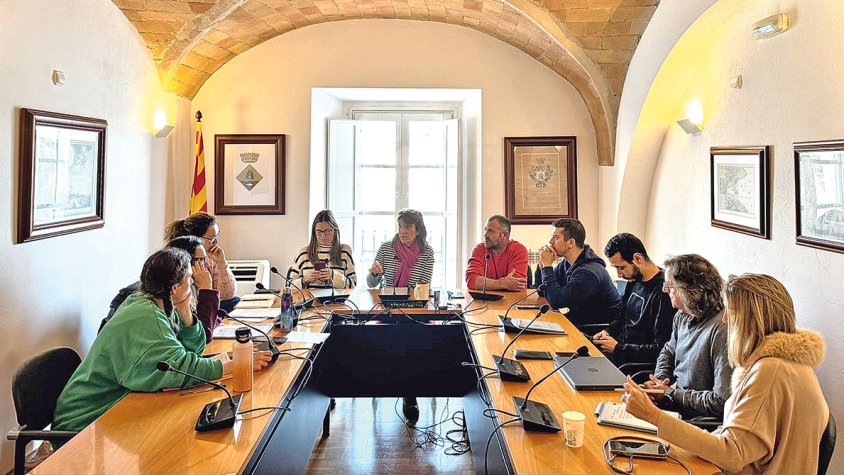 Cadaqués regula la instal·lació de panells solars al nucli històric
