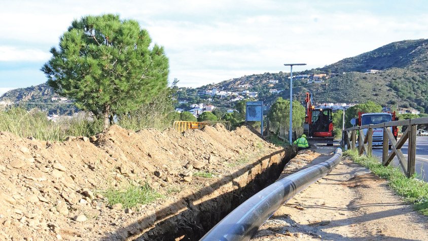 Aigua de Darnius Boadella per al Port de la Selva des de Cadaqués