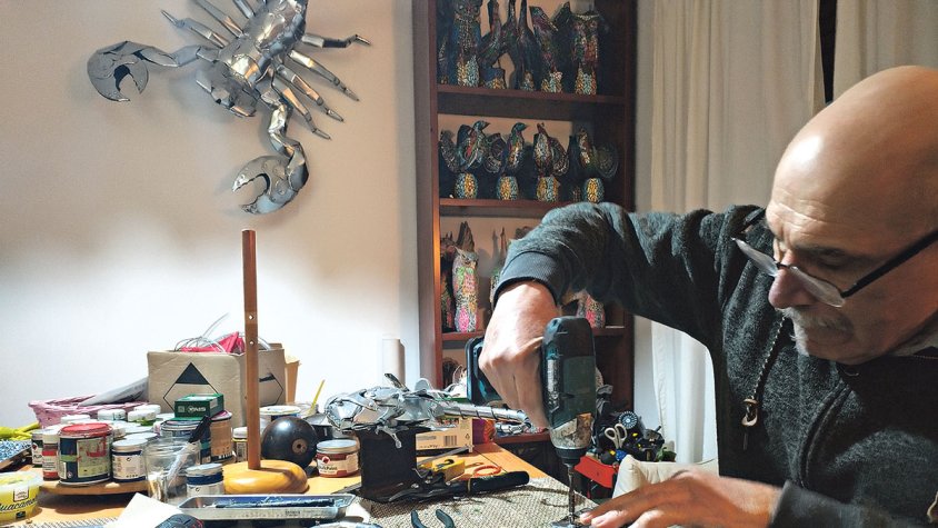 Rubén Mañas: «No sé com definir el que faig, si és pintura, escultura... Diria que metall modelat»