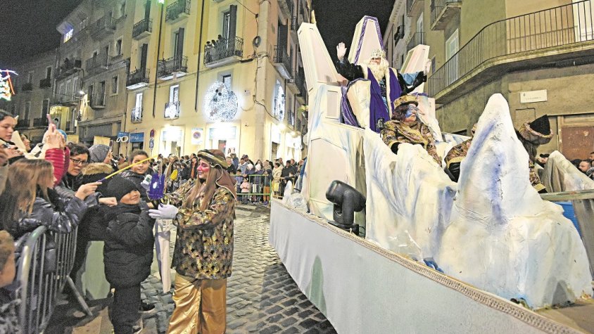 Els Reis omplen els carrers d’alegria i il·lusió