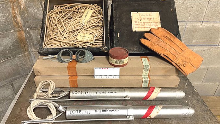 Troben un kit llançacaps del 1958 a l’antic hospital de Cadaqués