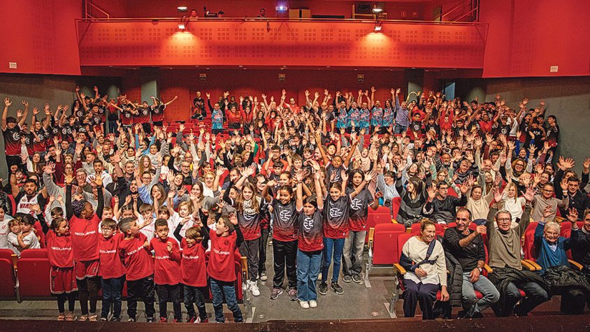 El vermell de l’Escolàpies tenyeix La Cate