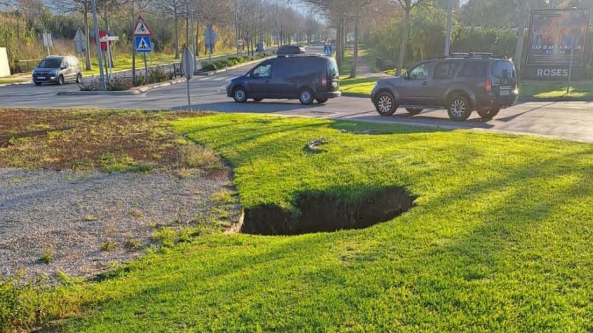 Roses ha de reparar d’urgència el col·lector de clavegueram del carrer Punta Falconera