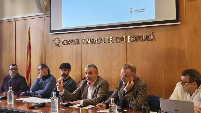 Cúpula política i Junta de Personal del Consell Comarcal de l'Alt Empordà es reuneixen amb els treballadors