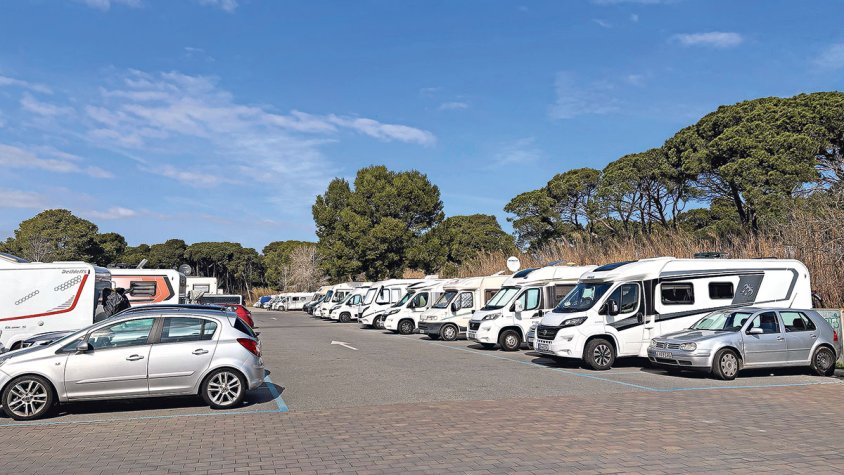 L’Escala busca solucions per a l’estacionament d’autocaravanes