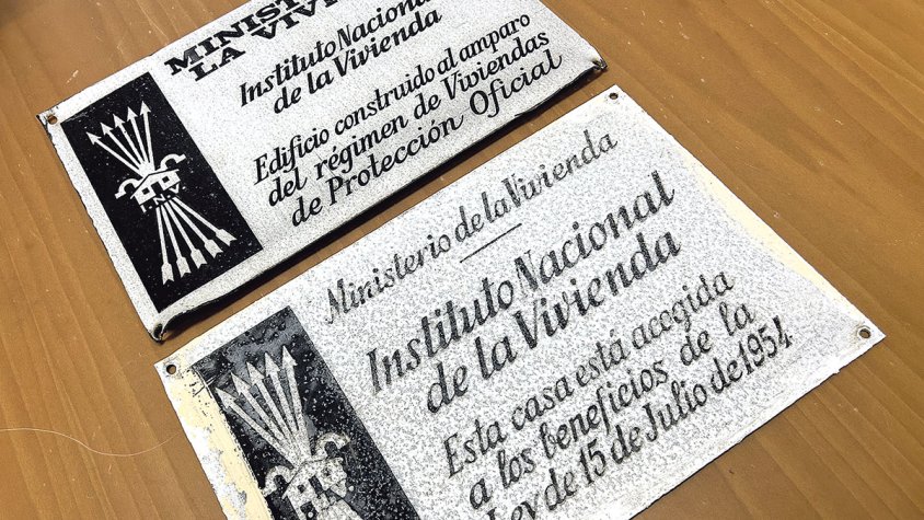 Retiren els darrers senyals de simbologia feixista a Roses