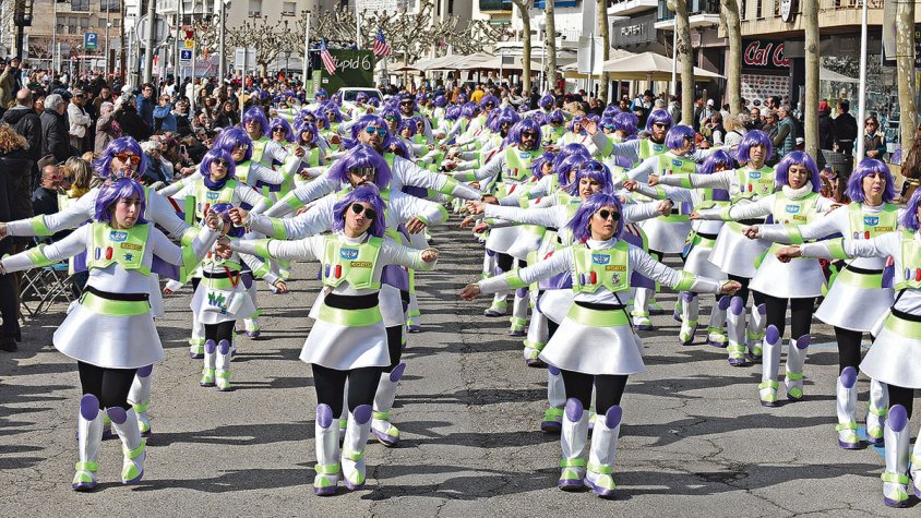 Xerinola, color i dansa brillen al Carnestoltes
