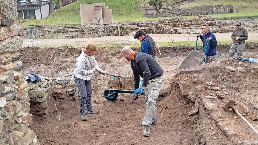 Noves cases emergiran a la Ciutadella de Roses en la campanya d’excavacions
