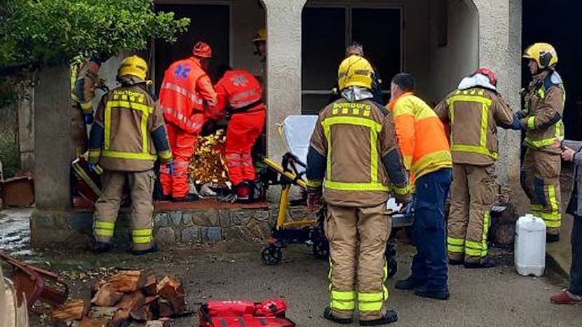 Una persona pateix cremades greus al 80% del cos en l'incendi d'una casa a Ventalló