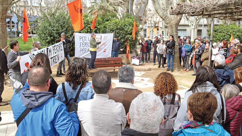 Usuaris de Rodalies reclamen a Adif i Renfe un «servei digne»