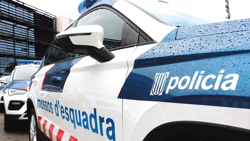 Un home rep un tret a l’orella per un tiroteig en un habitatge