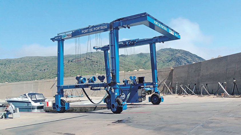 Portbou instal·la un pòrtic elevador