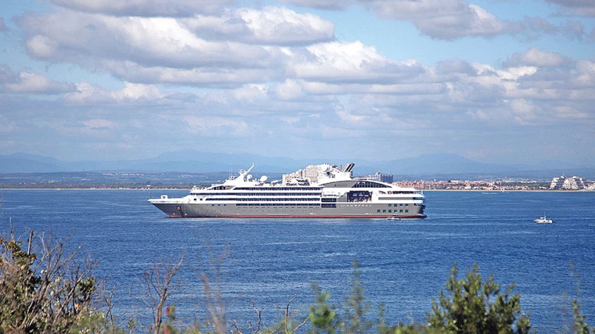 Roses rebrà 15 creuers i 4.500 passatgers