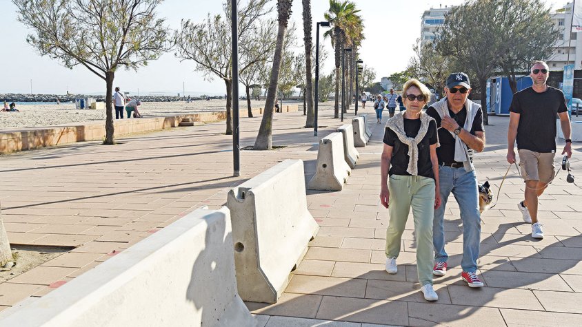 Nova polèmica al passeig de Roses, ara per les pilones
