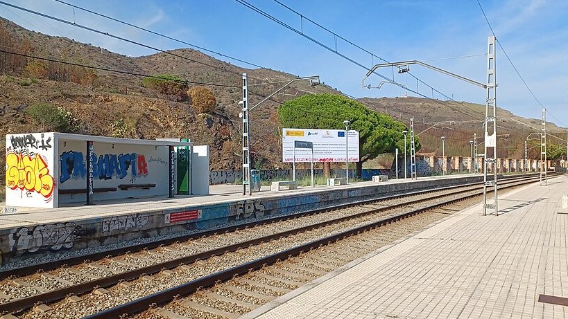 Retards en els trens de l'R11 per una avaria a prop de Colera