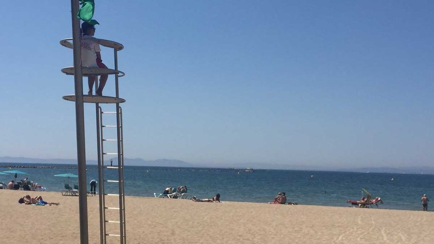 Roses posa en marxa el servei de salvament i socorrisme a les platges