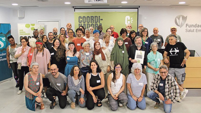 Entitats amb els papers al coll