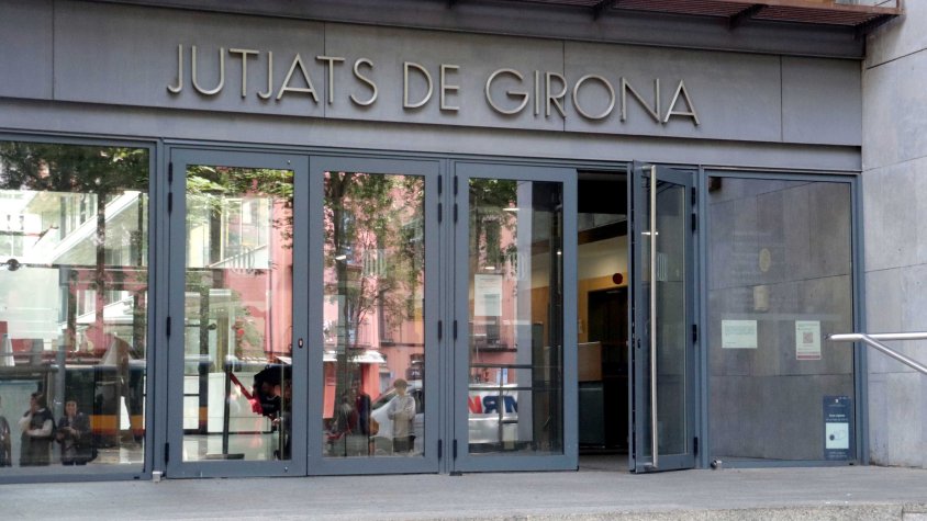 La directora de l'autoescola i el sotsinspector dels Mossos es demanen 'perdó'