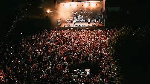 Els Buhos a la plaça de l’Església