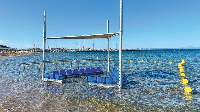 Imatge d'arxiu de la zona de bany accessible habilitada aquest estiu a la platja de la Punta