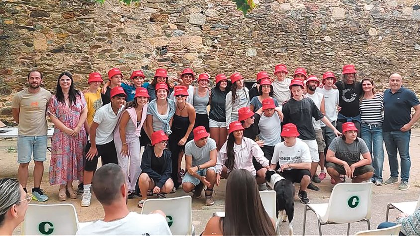 El jovent del camp de treball fa reviure la font d’en Petit de Garriguella