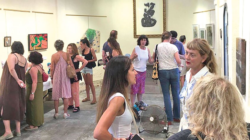 Gats i gossos es beneficien d’una exposició artística solidària