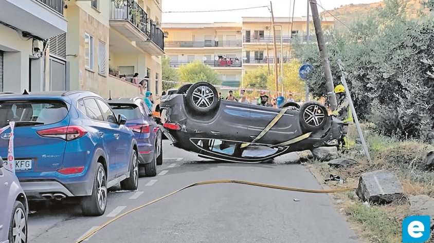 Tres menors roben un cotxe i bolquen