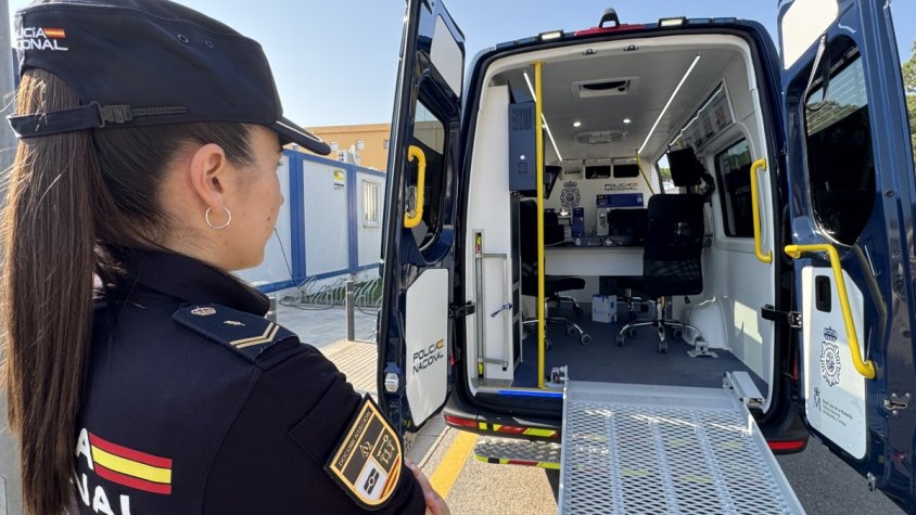 Cancel·len les cites per renovar el DNI o el passaport a l'Escala al setembre