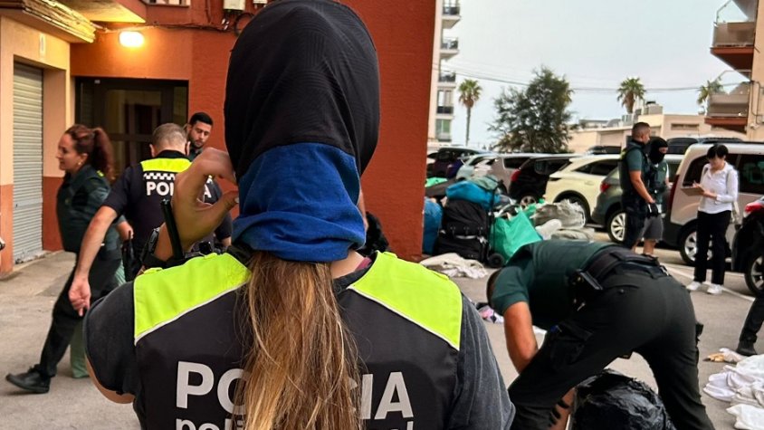 Roses dona un nou cop al top manta amb un dispositiu que mobilitza 250 agents