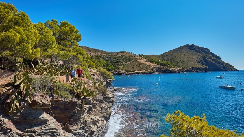 Roses manté l’activitat turística a la tardor