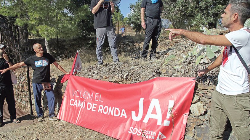 Reclamen el pas lliure pel camí de ronda de Colera
