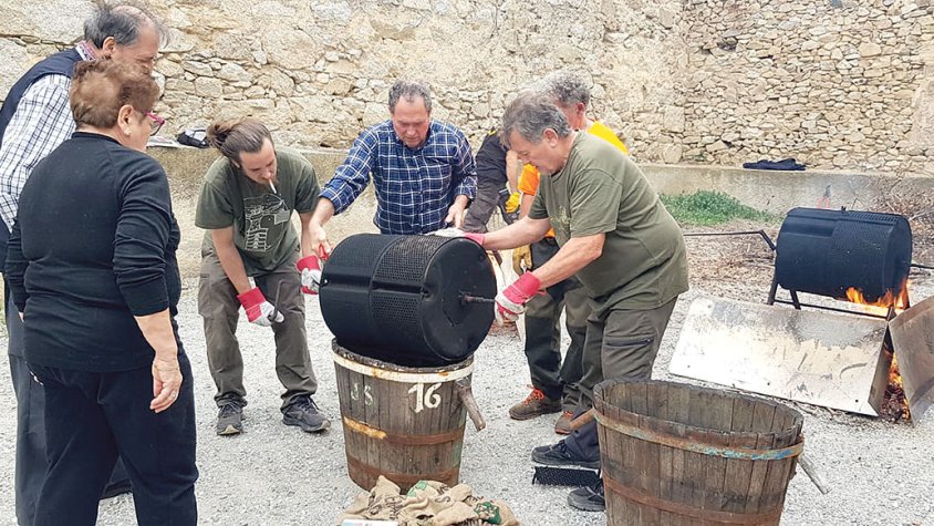 Entre castanyes i carbasses, la festa s’encén a l’Alt Empordà