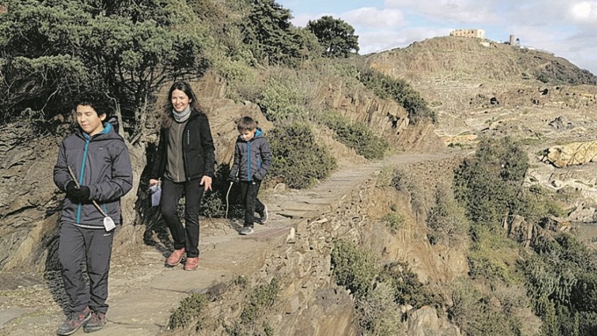Obres per millorar el camí vell de Cadaqués fins al Far 