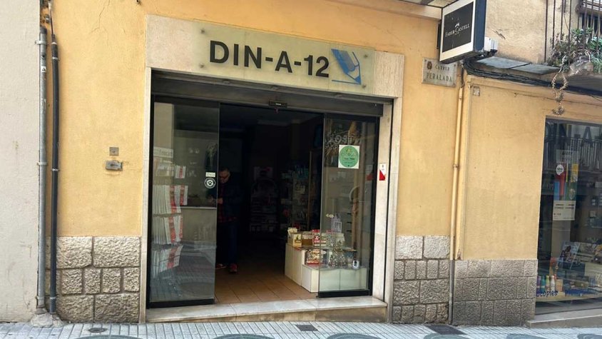 Els comerços del Rovell de l'Ou s'han quedat a les fosques