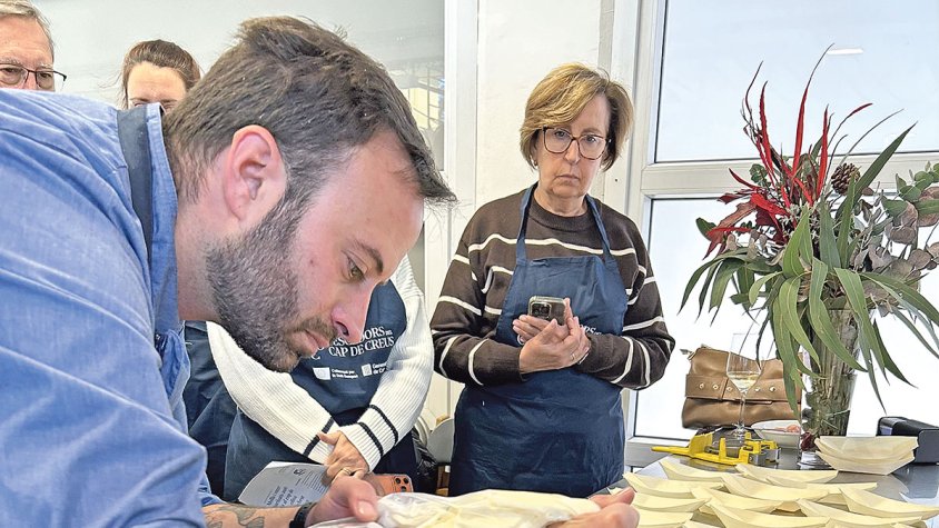Més de 80 participants en els ‘showcookings’ de peix del cap de Creus