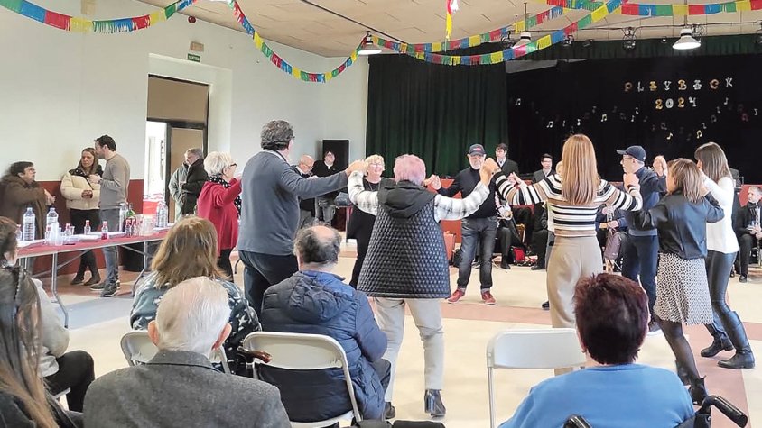 Mollet de Peralada celebra la Festa de Santa Llúcia i encén la màgia de Nadal