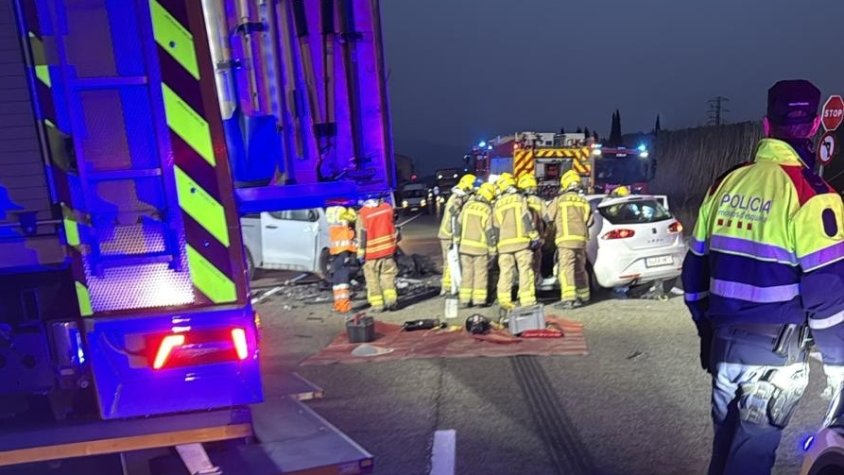 Els serveis d'emergències van tallar la via en els dos sentits de la marxa