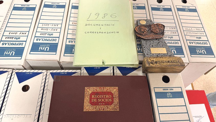 L’Associació d’Avis de Roses dona el seu fons a la vila